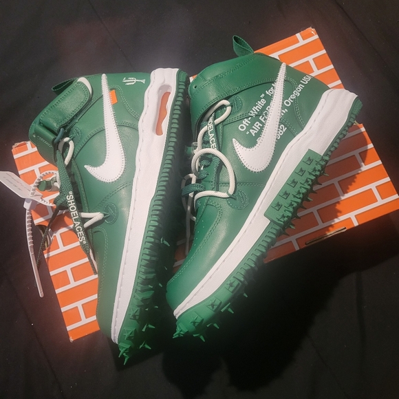 Off-White Green and White Low-Top Sneakers - Picture 6 of 11